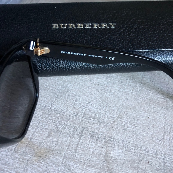 BURBERRY B4261-F 3001 BLACK FRAME Sunglasses main image 4